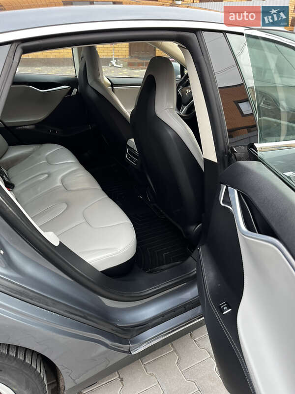 Лифтбек Tesla Model S 2014 в Виннице