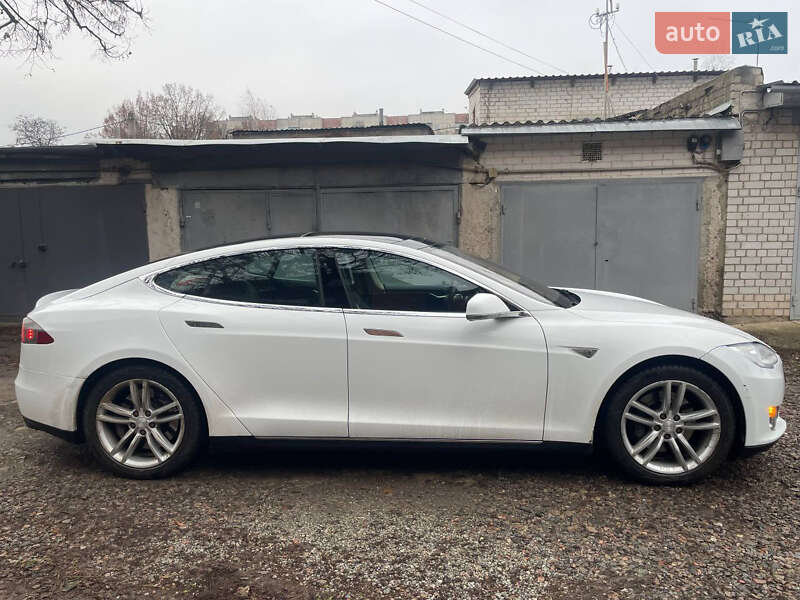 Лифтбек Tesla Model S 2013 в Харькове фото 4 Лифтбек Tesla Model S 2013 в Харькове