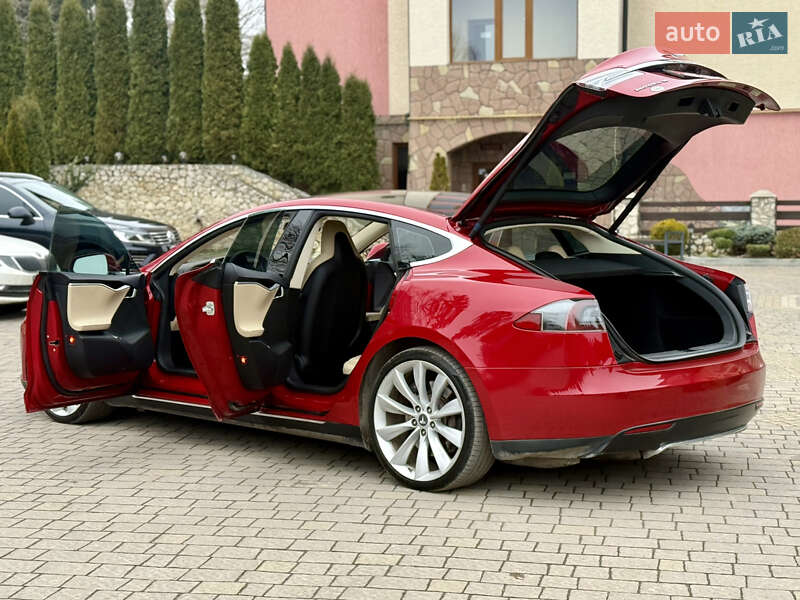Лифтбек Tesla Model S 2014 в Тернополе