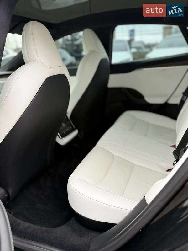Лифтбек Tesla Model S 2021 в Виннице