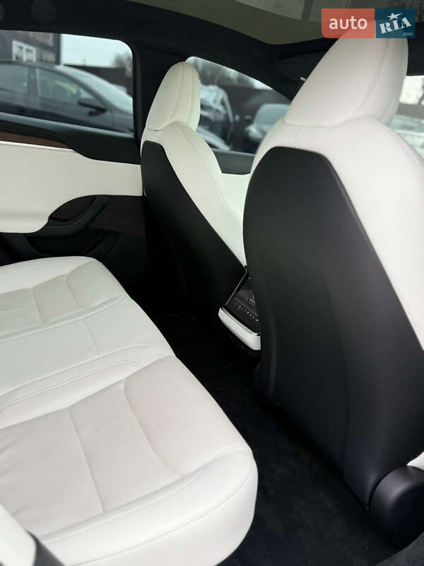 Лифтбек Tesla Model S 2021 в Виннице