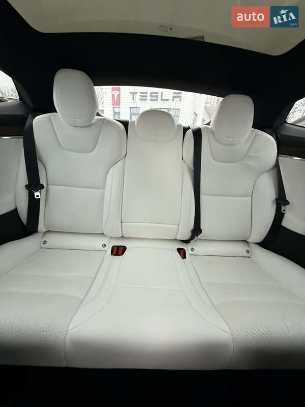 Лифтбек Tesla Model S 2021 в Виннице