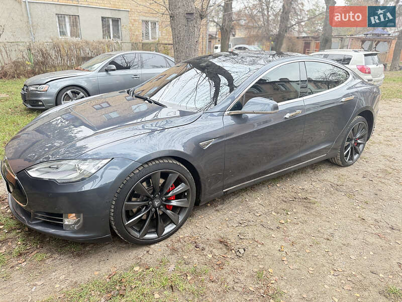 Лифтбек Tesla Model S 2014 в Киеве фото 17 Лифтбек Tesla Model S 2014 в Киеве