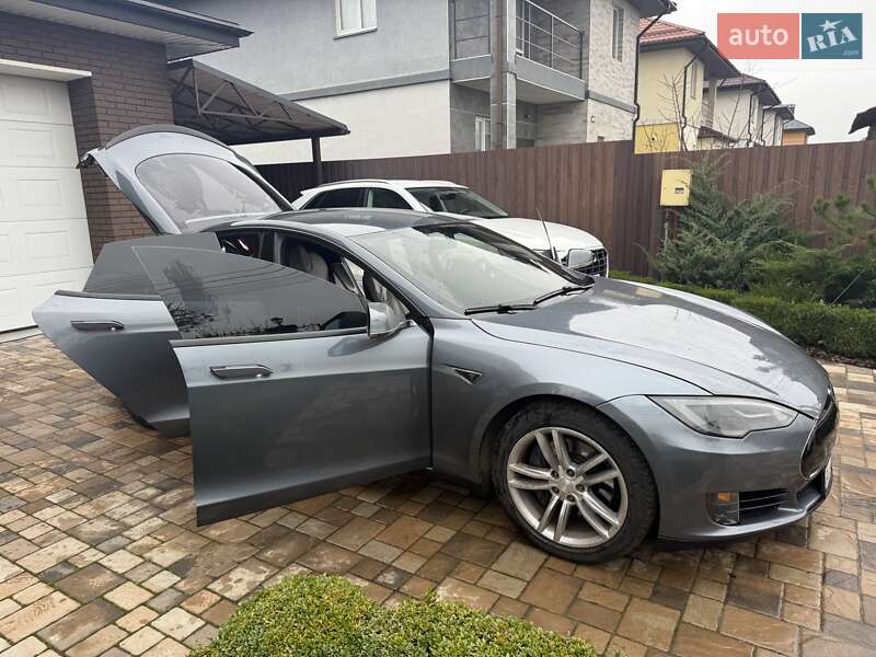 Лифтбек Tesla Model S 2013 в Киеве