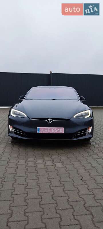 Лифтбек Tesla Model S 2016 в Сарнах