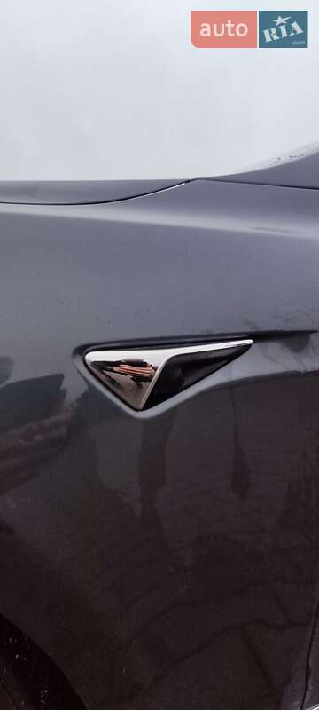Лифтбек Tesla Model S 2016 в Сарнах