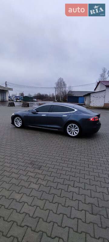 Лифтбек Tesla Model S 2016 в Сарнах