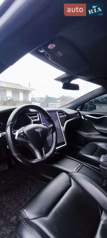 Лифтбек Tesla Model S 2016 в Сарнах