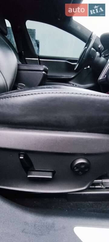 Лифтбек Tesla Model S 2016 в Сарнах