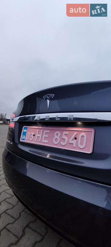 Лифтбек Tesla Model S 2016 в Сарнах