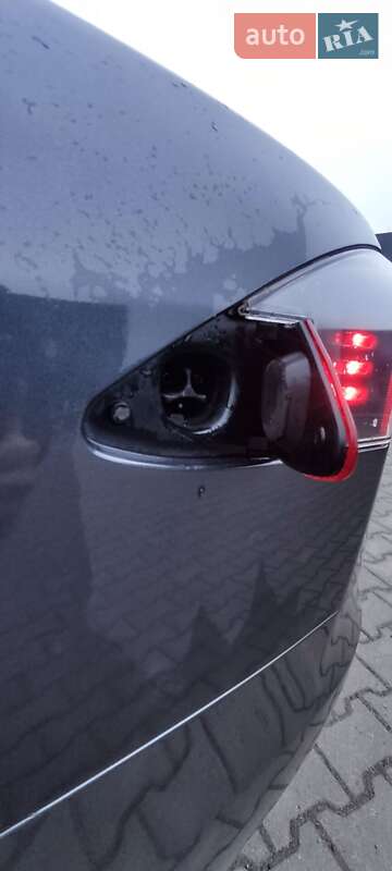 Лифтбек Tesla Model S 2016 в Сарнах