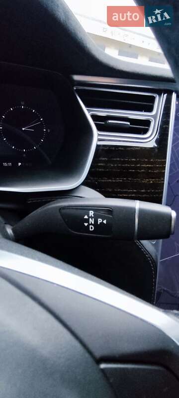 Лифтбек Tesla Model S 2016 в Сарнах