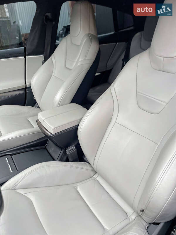 Лифтбек Tesla Model S 2016 в Львове