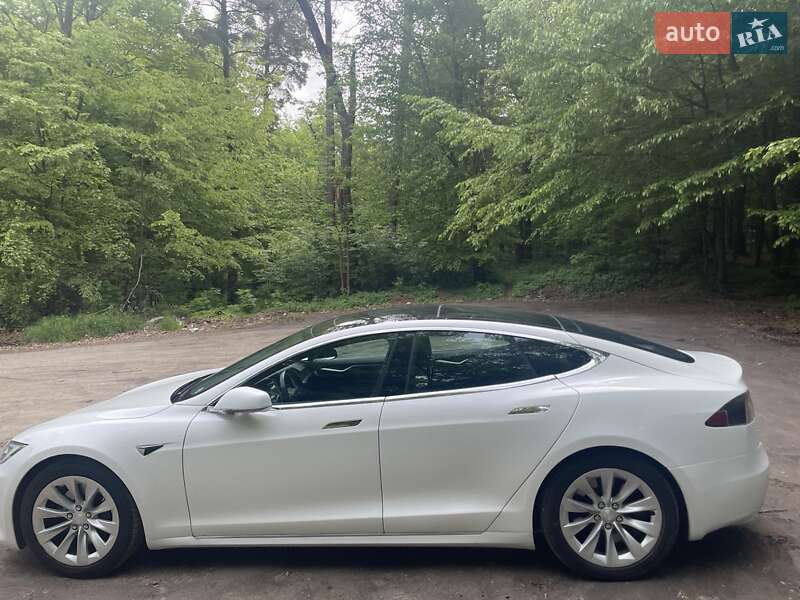 Лифтбек Tesla Model S 2017 в Львове