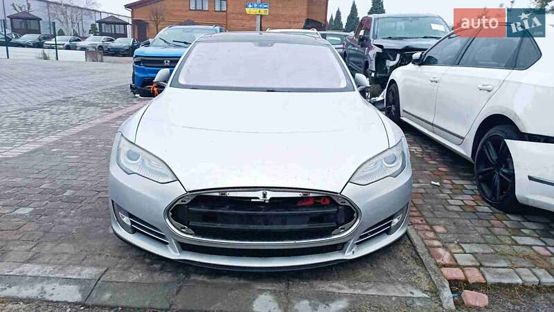 Лифтбек Tesla Model S 2013 в Городке
