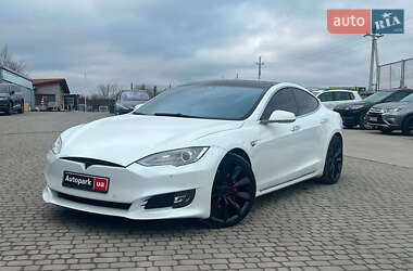 Ліфтбек Tesla Model S 2015 в Львові