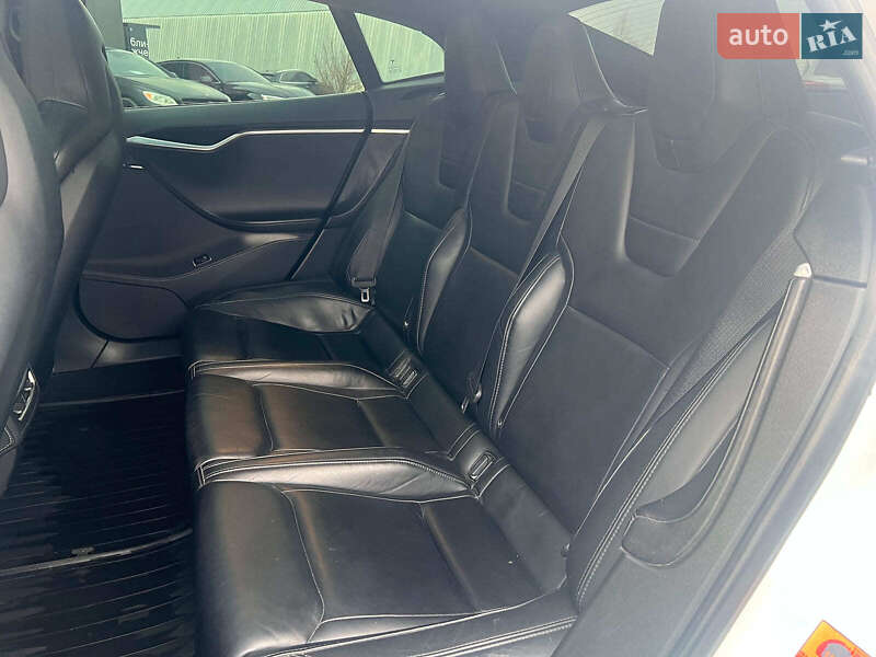 Лифтбек Tesla Model S 2015 в Львове фото 24 Лифтбек Tesla Model S 2015 в Львове