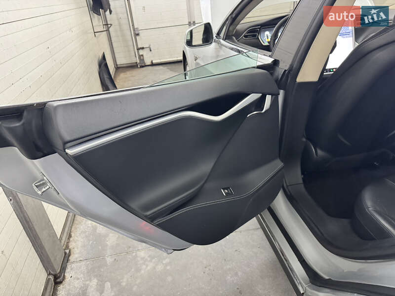 Ліфтбек Tesla Model S 2014 в Луцьку фото 31 Ліфтбек Tesla Model S 2014 в Луцьку
