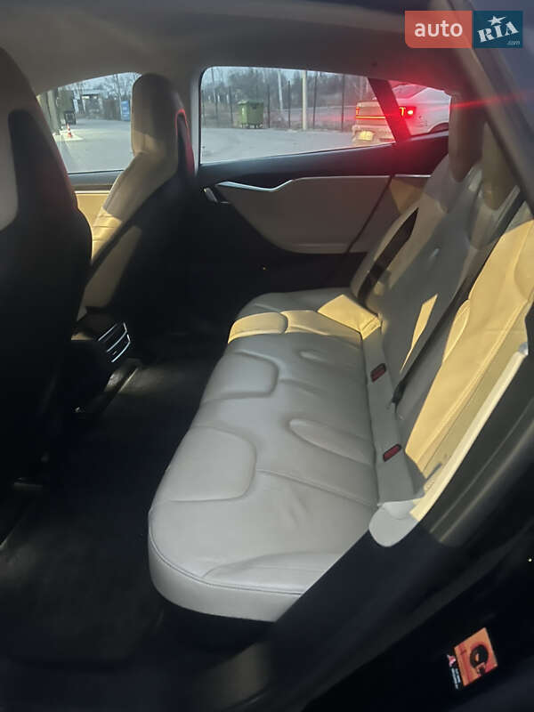 Лифтбек Tesla Model S 2015 в Днепре фото 13 Лифтбек Tesla Model S 2015 в Днепре