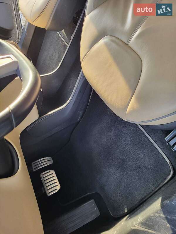 Лифтбек Tesla Model S 2013 в Виннице