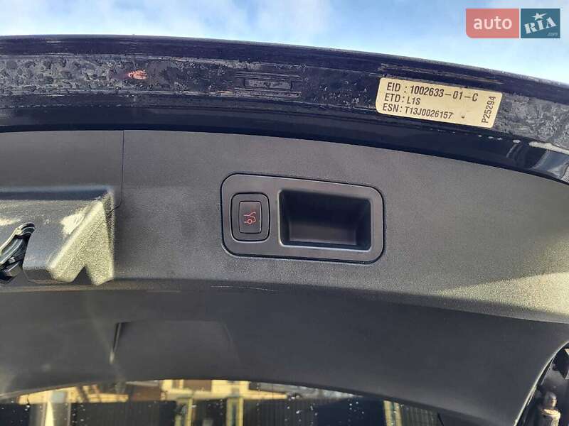 Лифтбек Tesla Model S 2013 в Виннице