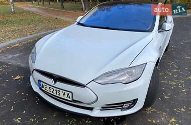 Лифтбек Tesla Model S 2015 в Днепре