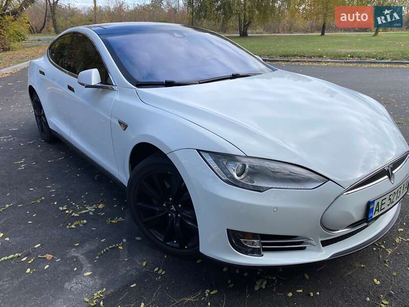 Лифтбек Tesla Model S 2015 в Днепре фото 3 Лифтбек Tesla Model S 2015 в Днепре