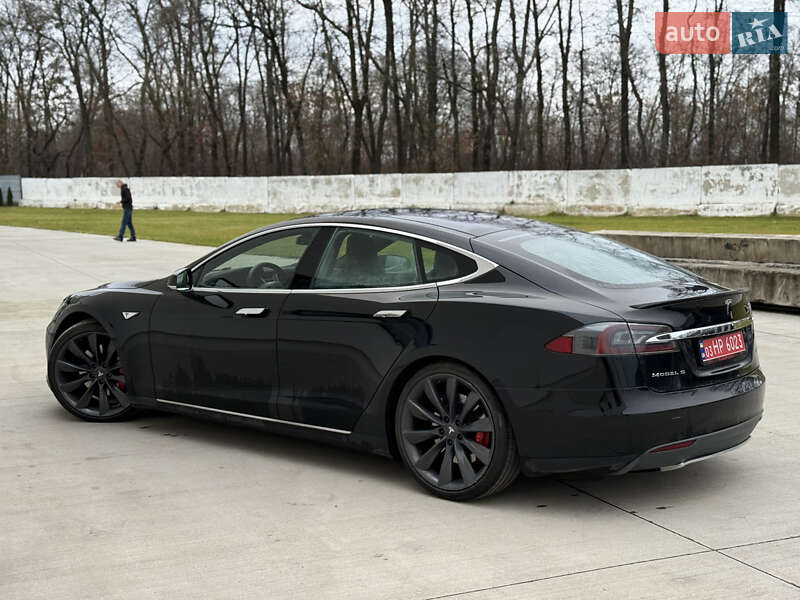 Лифтбек Tesla Model S 2015 в Луцке