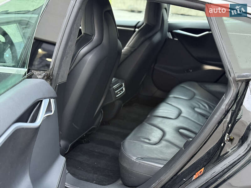 Лифтбек Tesla Model S 2015 в Луцке