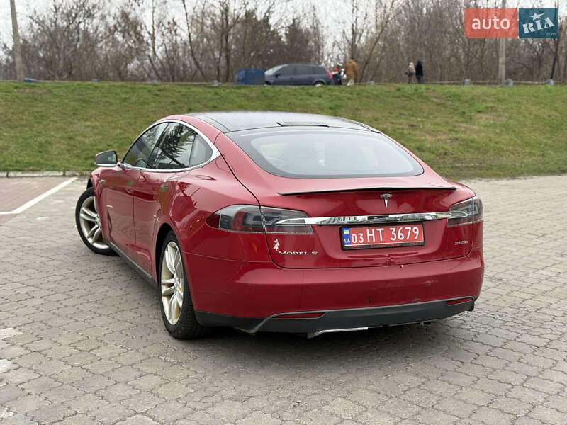 Лифтбек Tesla Model S 2015 в Луцке