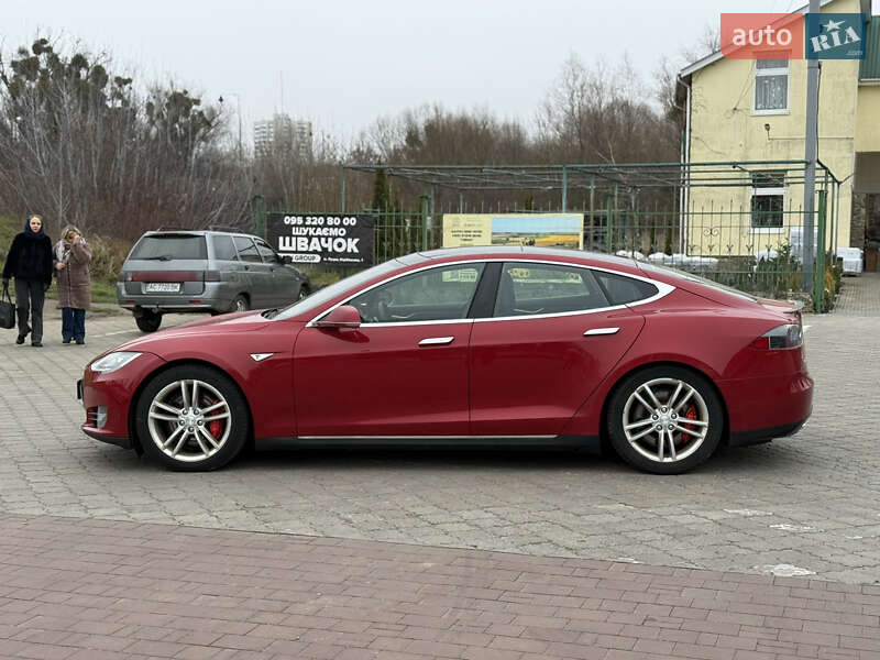 Лифтбек Tesla Model S 2015 в Луцке