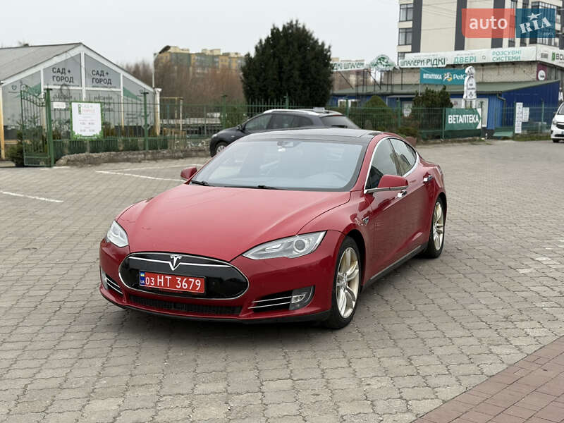 Лифтбек Tesla Model S 2015 в Луцке