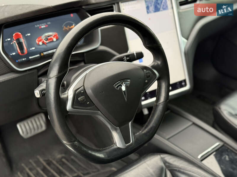 Лифтбек Tesla Model S 2015 в Луцке