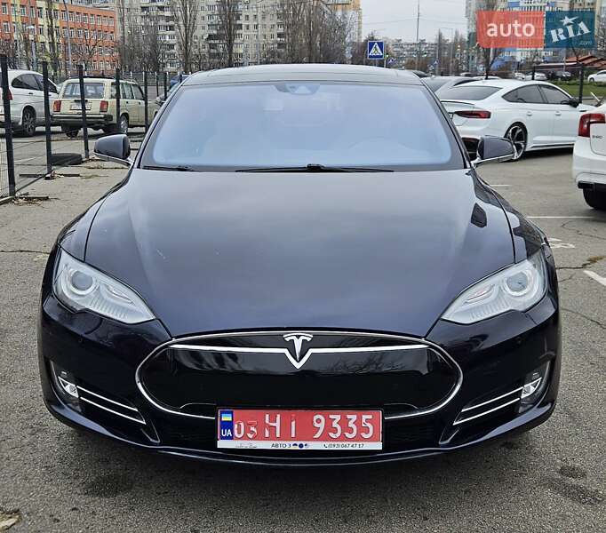 Лифтбек Tesla Model S 2015 в Киеве фото Лифтбек Tesla Model S 2015 в Киеве