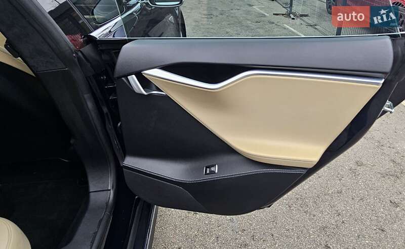 Лифтбек Tesla Model S 2015 в Киеве фото 16 Лифтбек Tesla Model S 2015 в Киеве