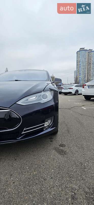 Лифтбек Tesla Model S 2015 в Киеве фото 29 Лифтбек Tesla Model S 2015 в Киеве