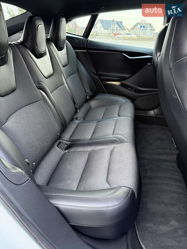 Лифтбек Tesla Model S 2018 в Луцке фото 11 Лифтбек Tesla Model S 2018 в Луцке