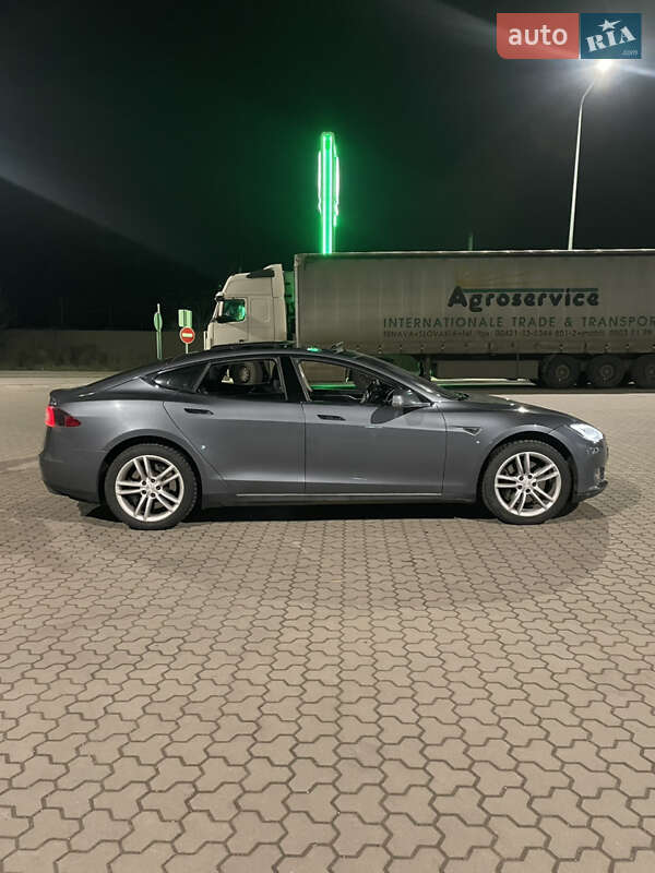 Ліфтбек Tesla Model S 2014 в Києві