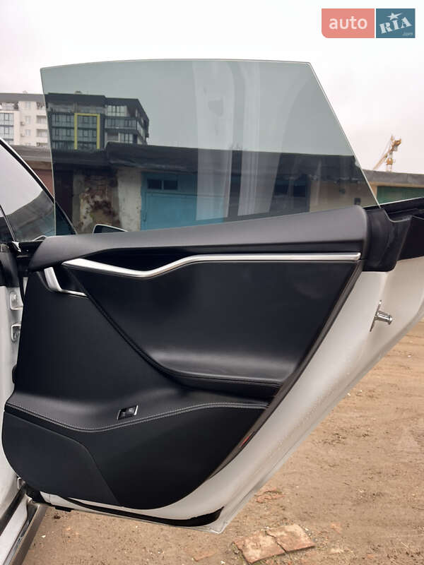 Лифтбек Tesla Model S 2014 в Львове фото 18 Лифтбек Tesla Model S 2014 в Львове