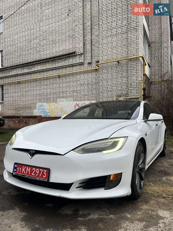 Лифтбек Tesla Model S 2016 в Львове