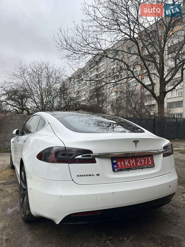 Лифтбек Tesla Model S 2016 в Львове