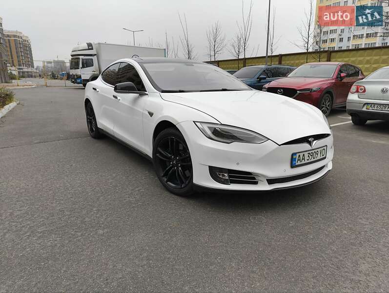 Лифтбек Tesla Model S 2014 в Киеве