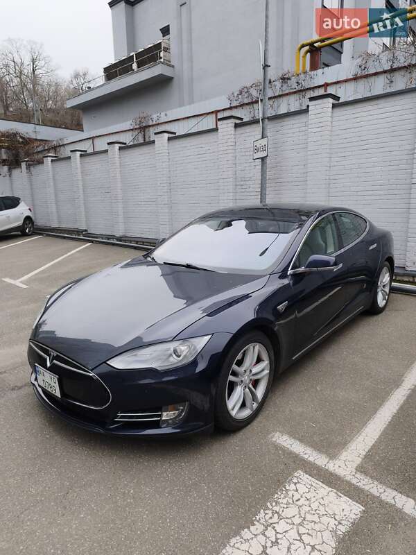 Лифтбек Tesla Model S 2014 в Ирпене