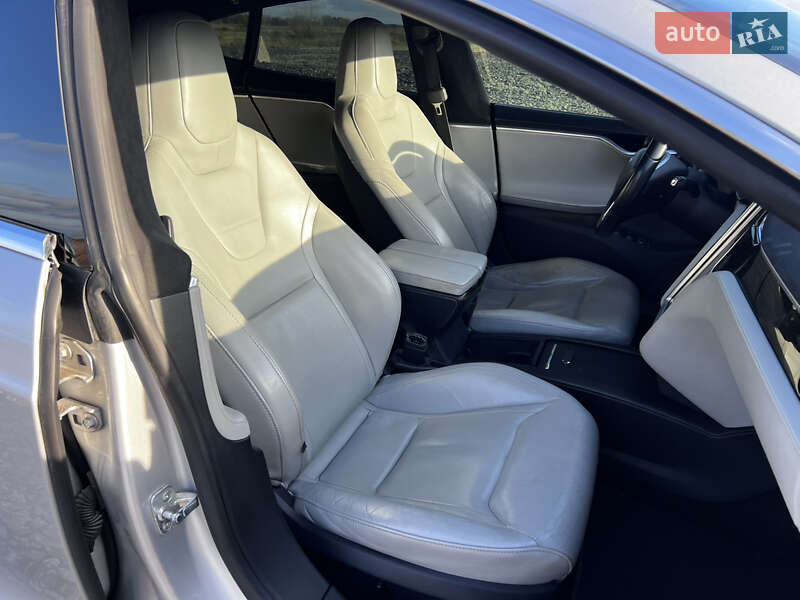 Лифтбек Tesla Model S 2016 в Украинке