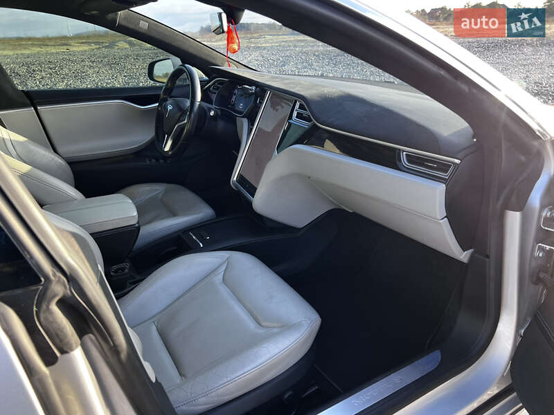 Лифтбек Tesla Model S 2016 в Виннице фото 15 Лифтбек Tesla Model S 2016 в Виннице