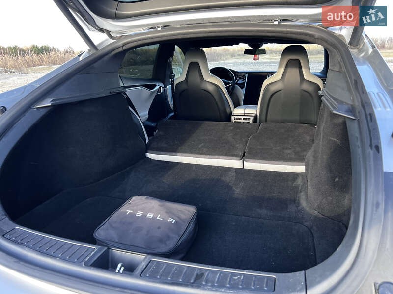 Лифтбек Tesla Model S 2016 в Украинке