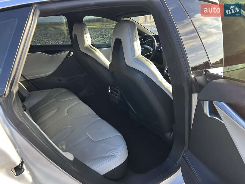 Лифтбек Tesla Model S 2016 в Украинке