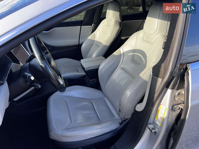 Лифтбек Tesla Model S 2016 в Украинке