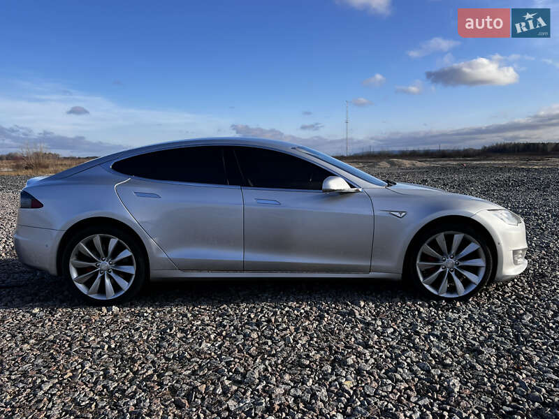 Лифтбек Tesla Model S 2016 в Украинке