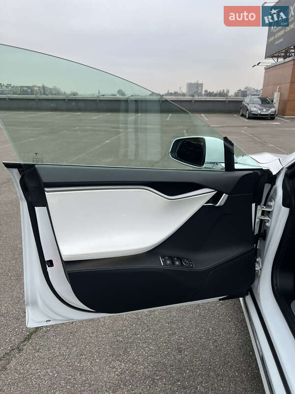 Лифтбек Tesla Model S 2019 в Киеве фото 15 Лифтбек Tesla Model S 2019 в Киеве